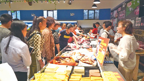 黎平縣生態(tài)農產品扶貧展銷中心現場