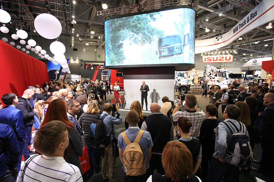 汽車展廳現(xiàn)場，汽車展會嘉賓，車展 